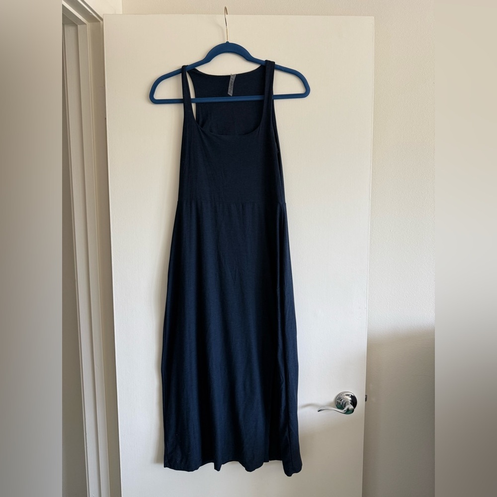 Beyond Yoga Featherweight Getaway Split Hem Midi Dress
Size: XS